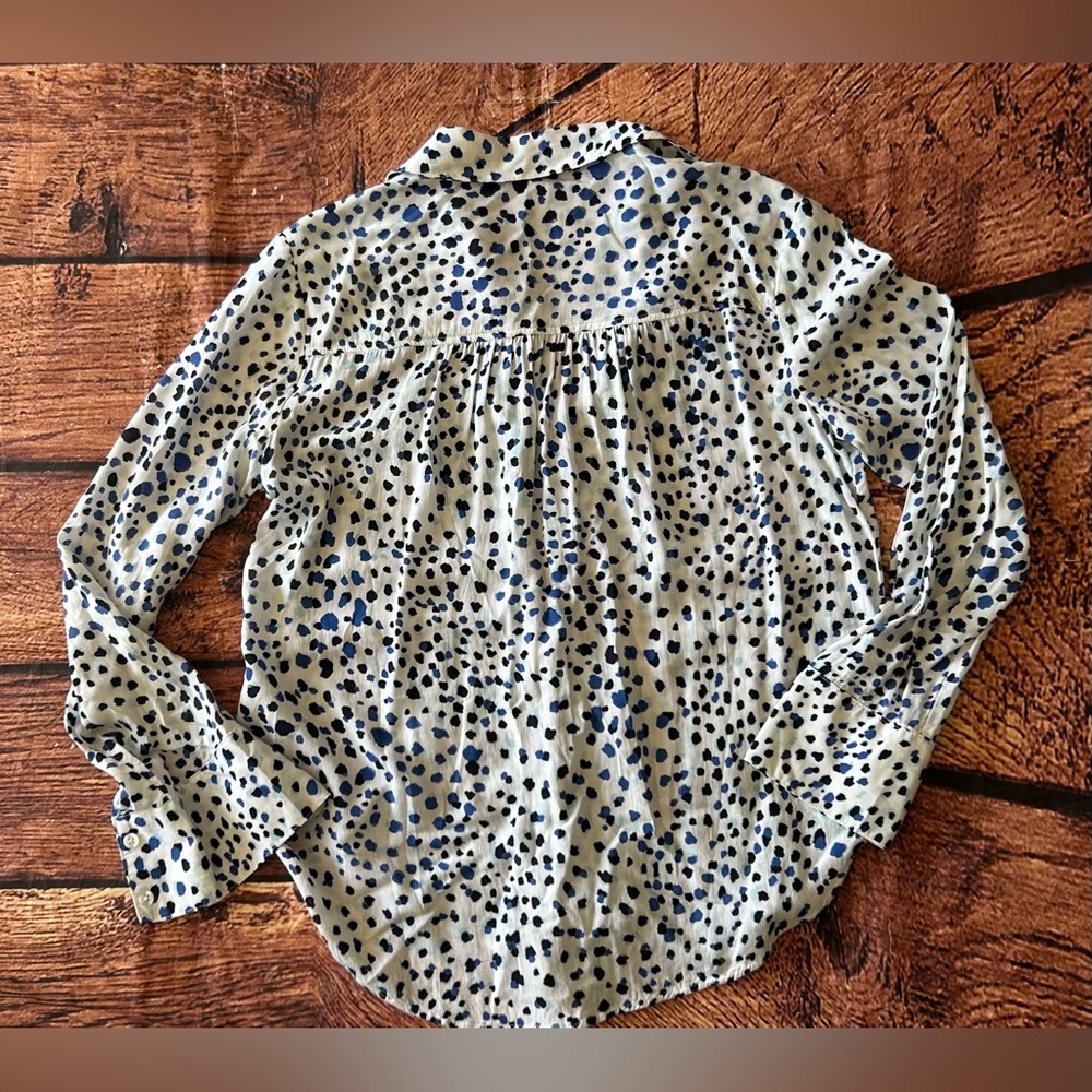 Cloth & Stone Blue‎ and White Button Down Shirt - Picture 6 of 10